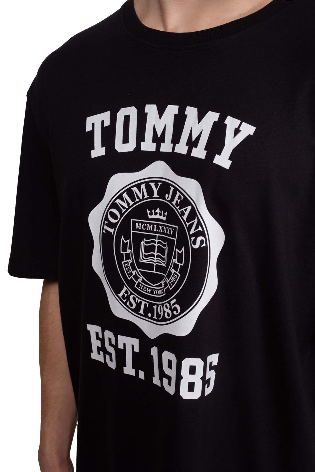 TOMMY JEANS - Men's oversized T-shirt with varsity logo
