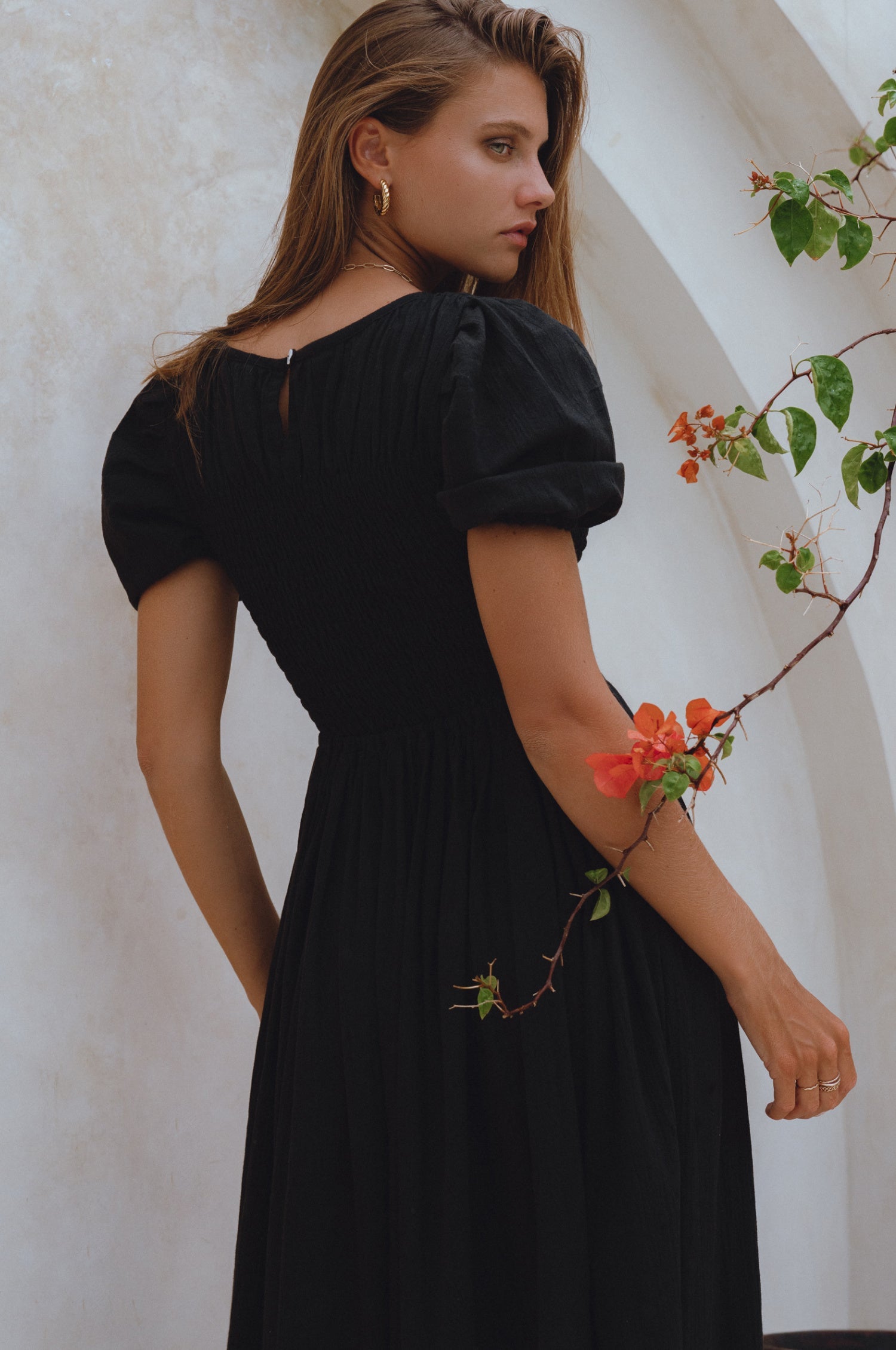 Sophie Smocked Linen Midi Dress Lightweight Puff Sleeve Black-4